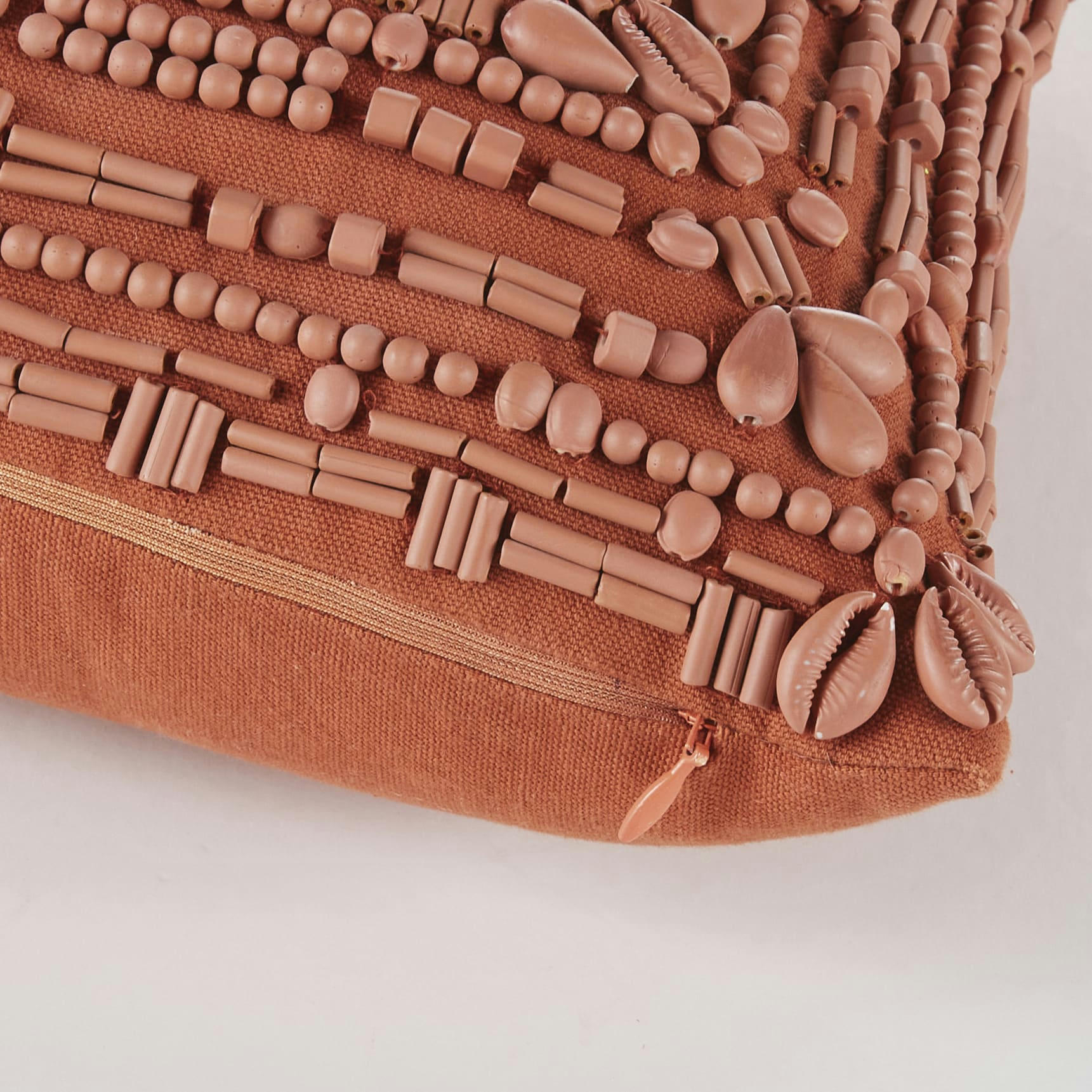 OLVERA - Coussin en coton avec perles terracotta 35x35