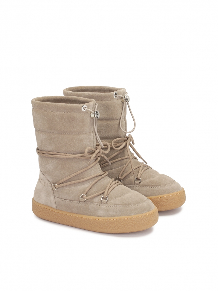 Insulated snow boots in taupe color