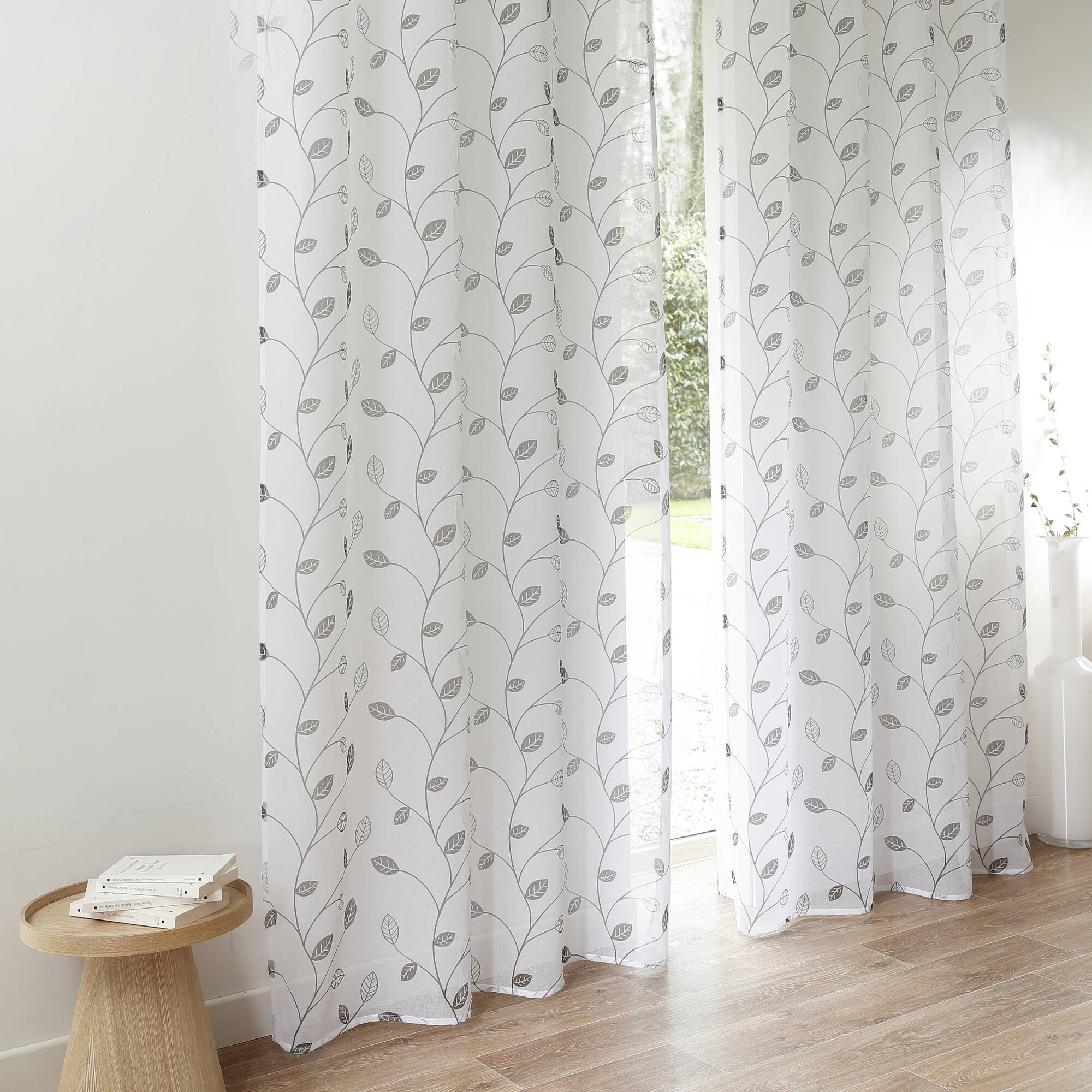 Panneau voilage motif petites feuilles - finition oeillets