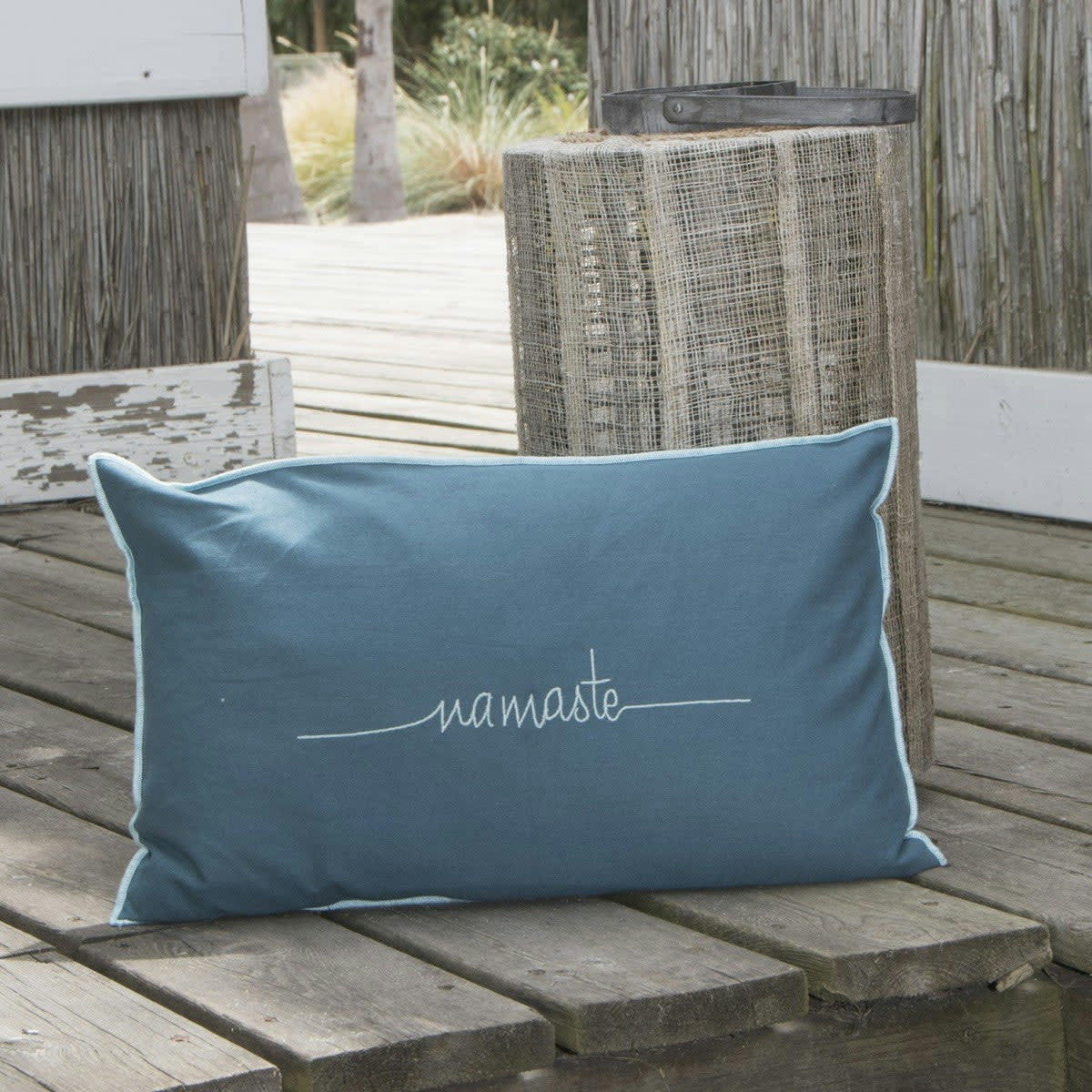 NAMASTE - Housse de coussin coton  50x30 bleu paon