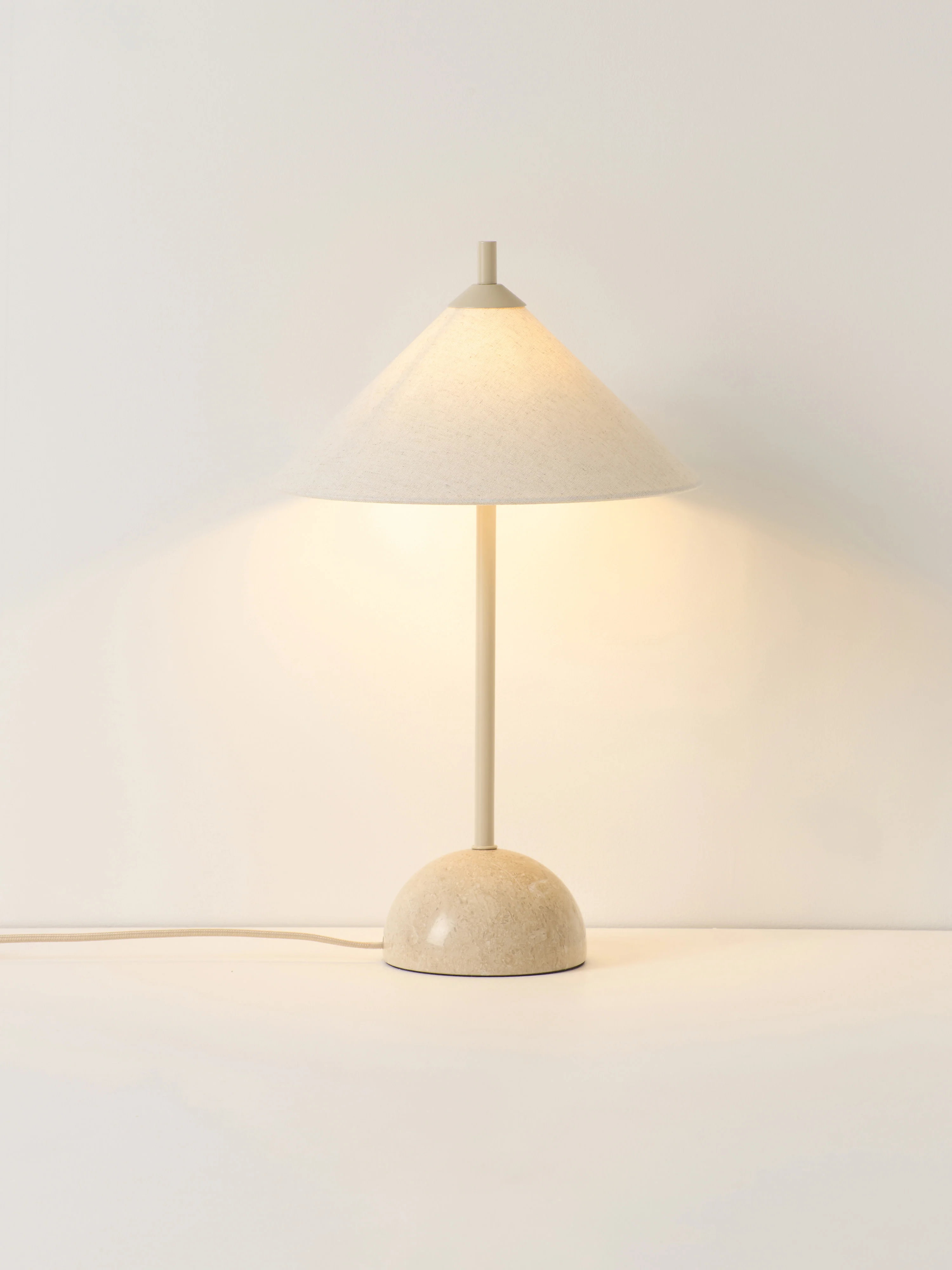 Tischlampe Vica mit Marmorfuß