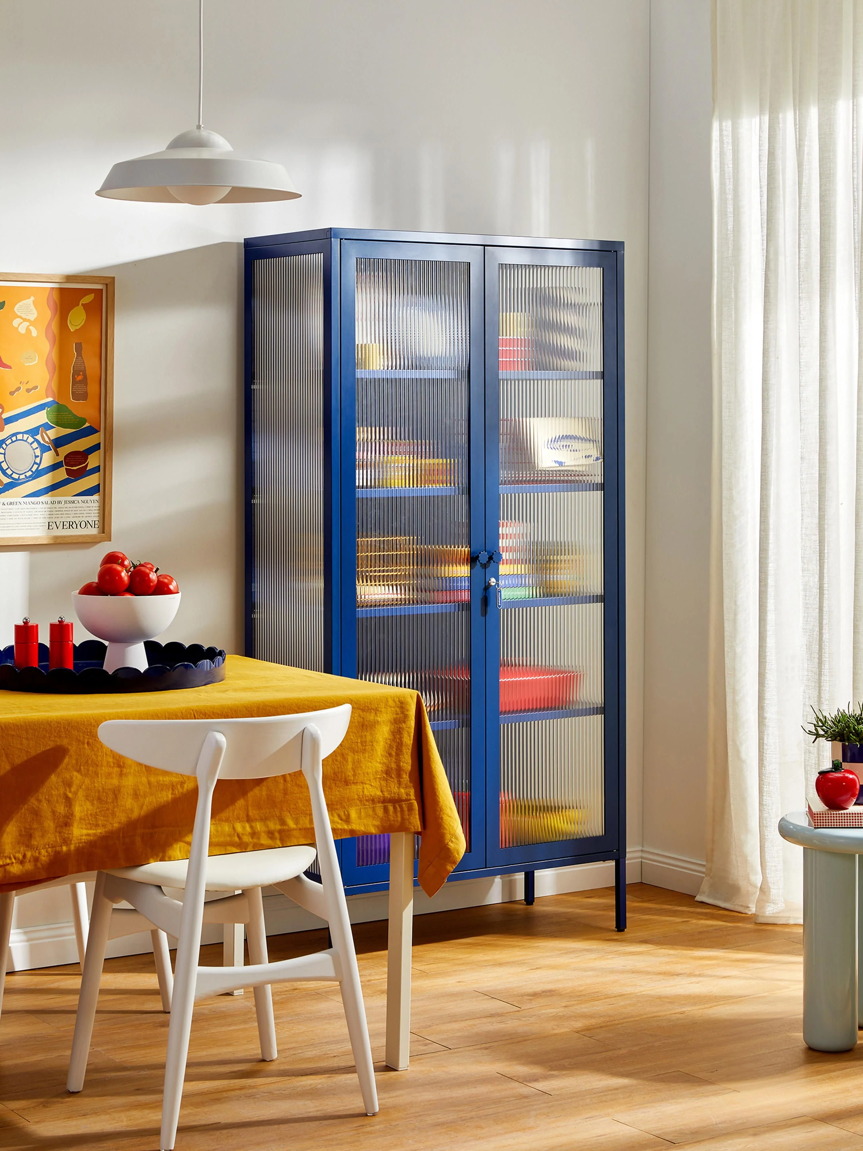 Metall-Vitrine The Collector mit geriffeltem Glas