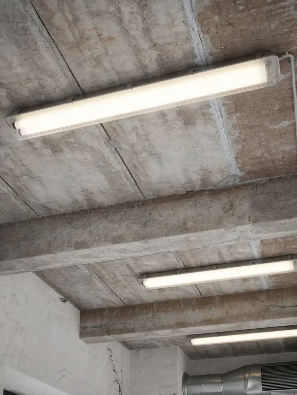 Balkenleuchte Works