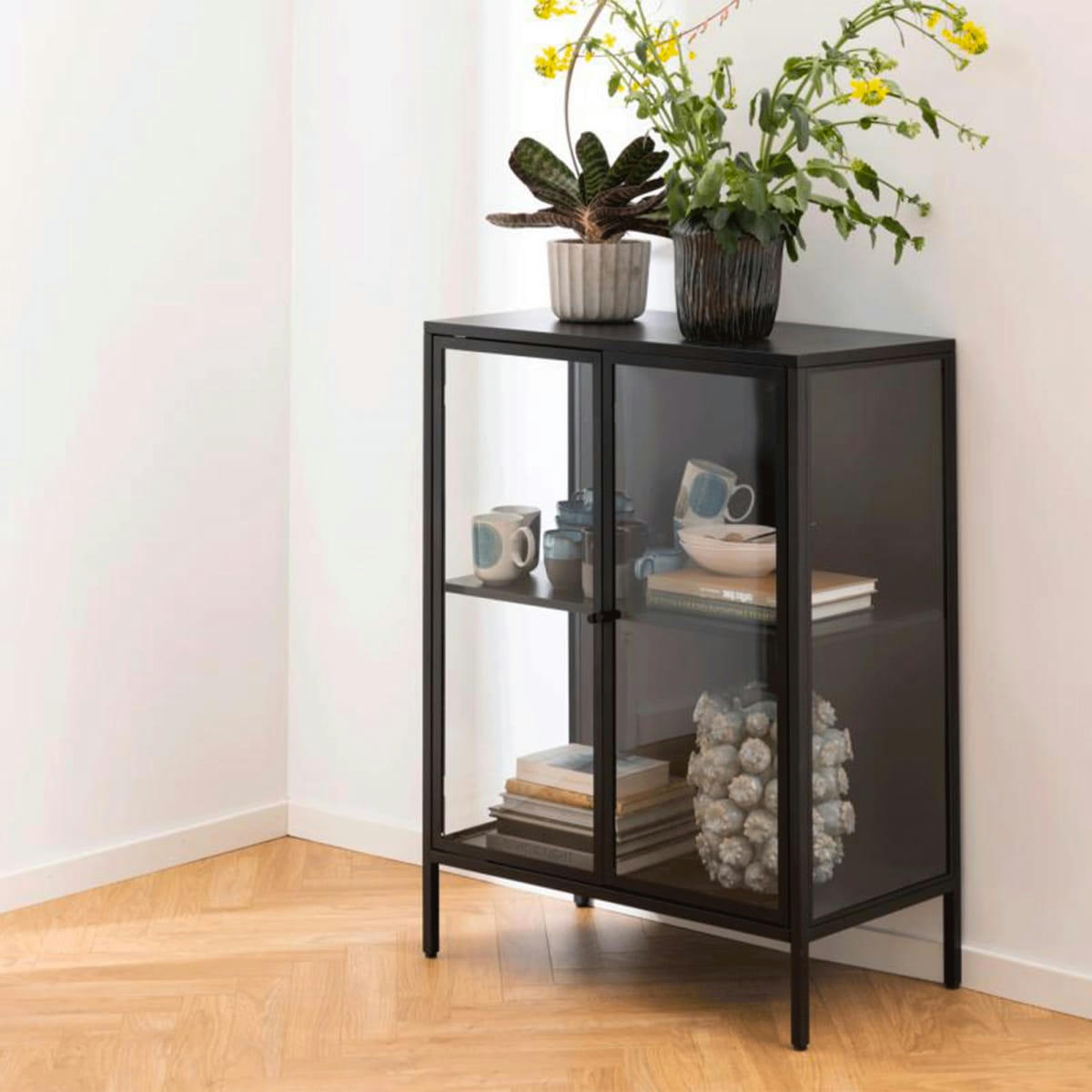 CASTLE - Buffet bas vitrine 2 portes en métal noir