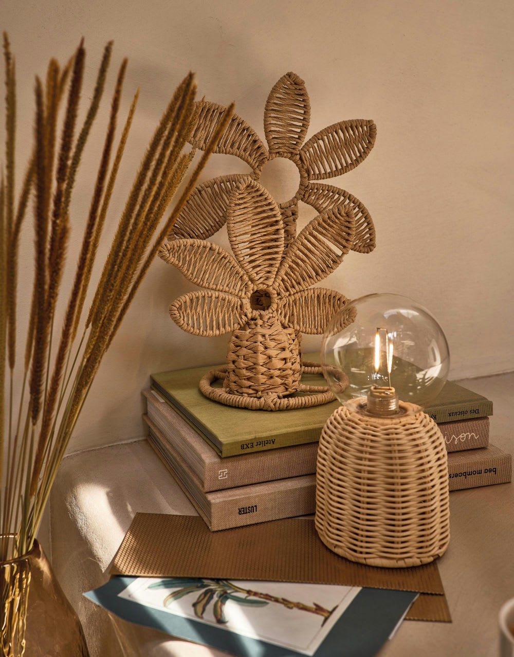 NUBIAN - Décoration lumineuse en rotin et globe en verre