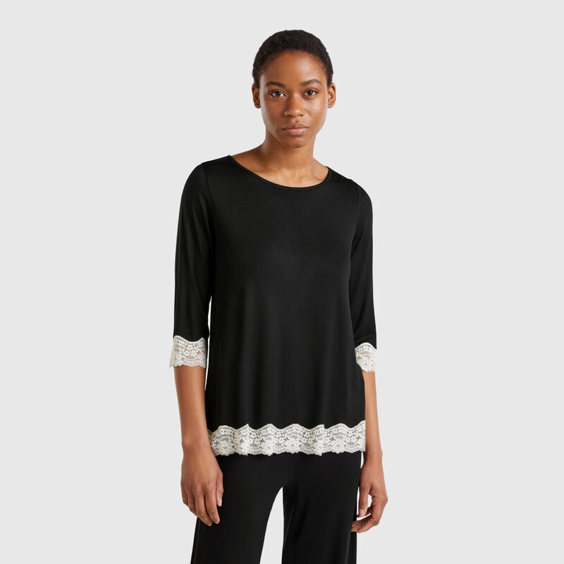 T-shirt with lace detail