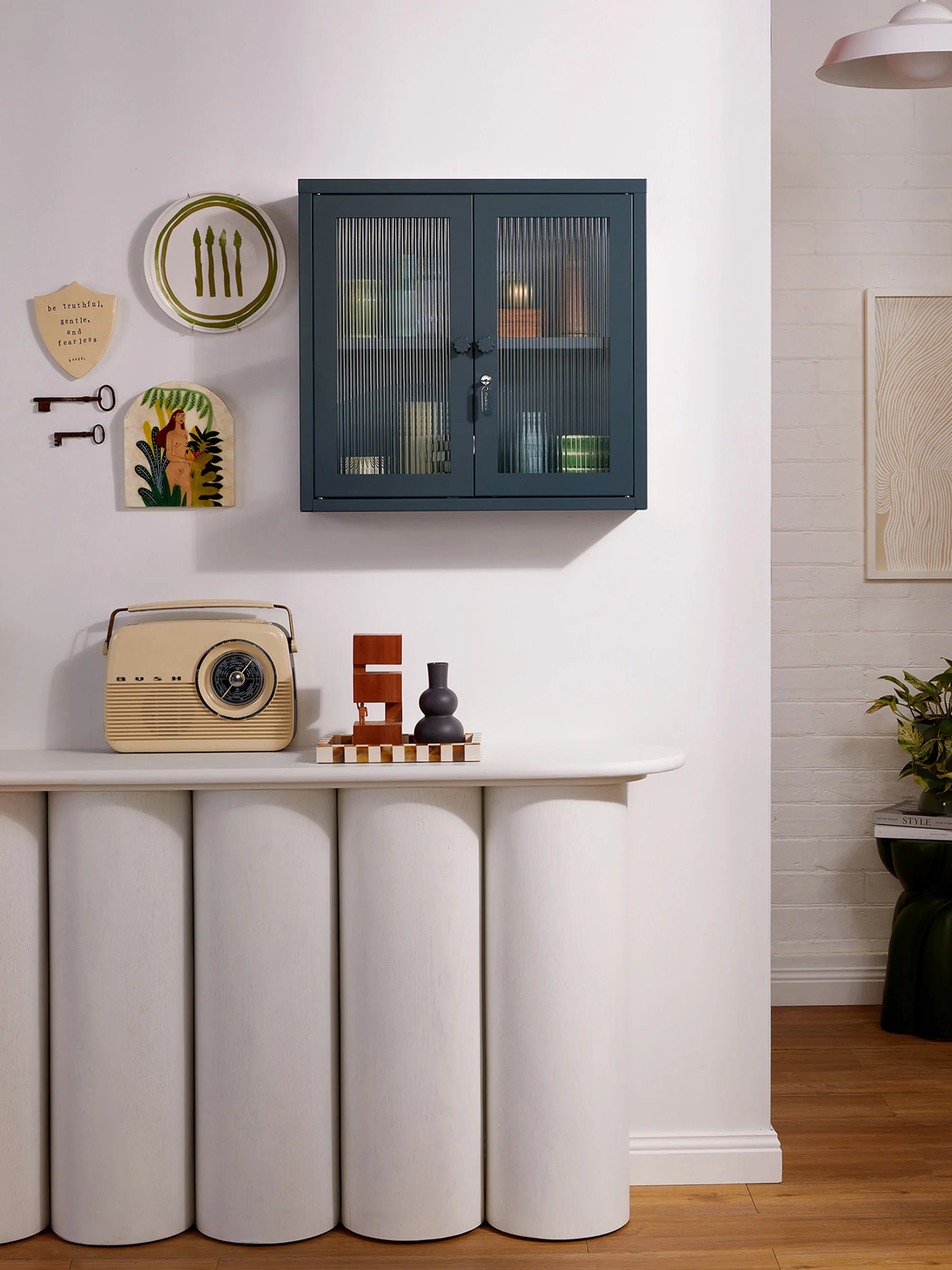 Wand-Vitrine The Kit