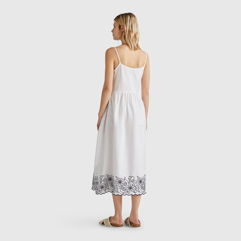Dress with floral embroidery