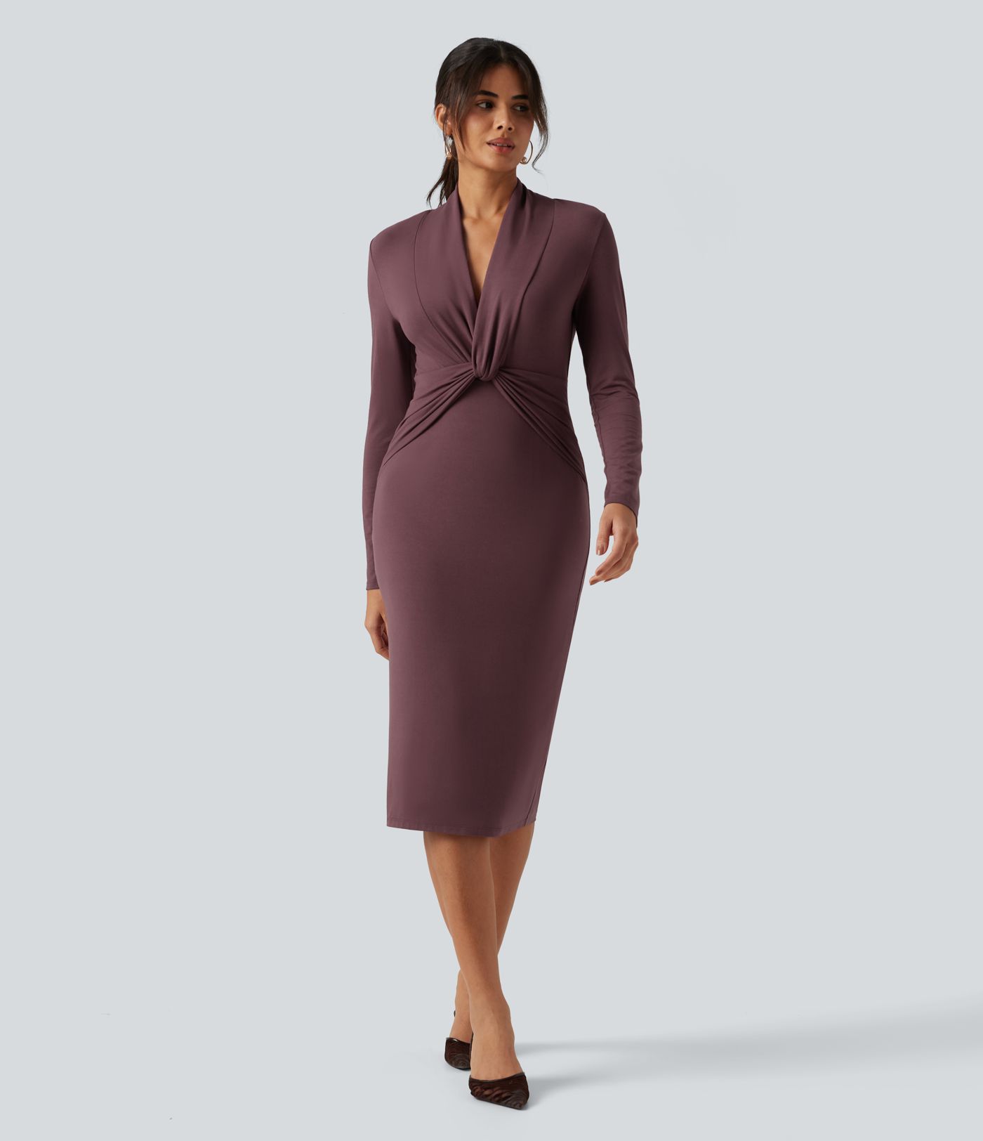 Robe midi de soirée ajustée à encolure en V, manches longues, détail torsadé et coupe trapèze