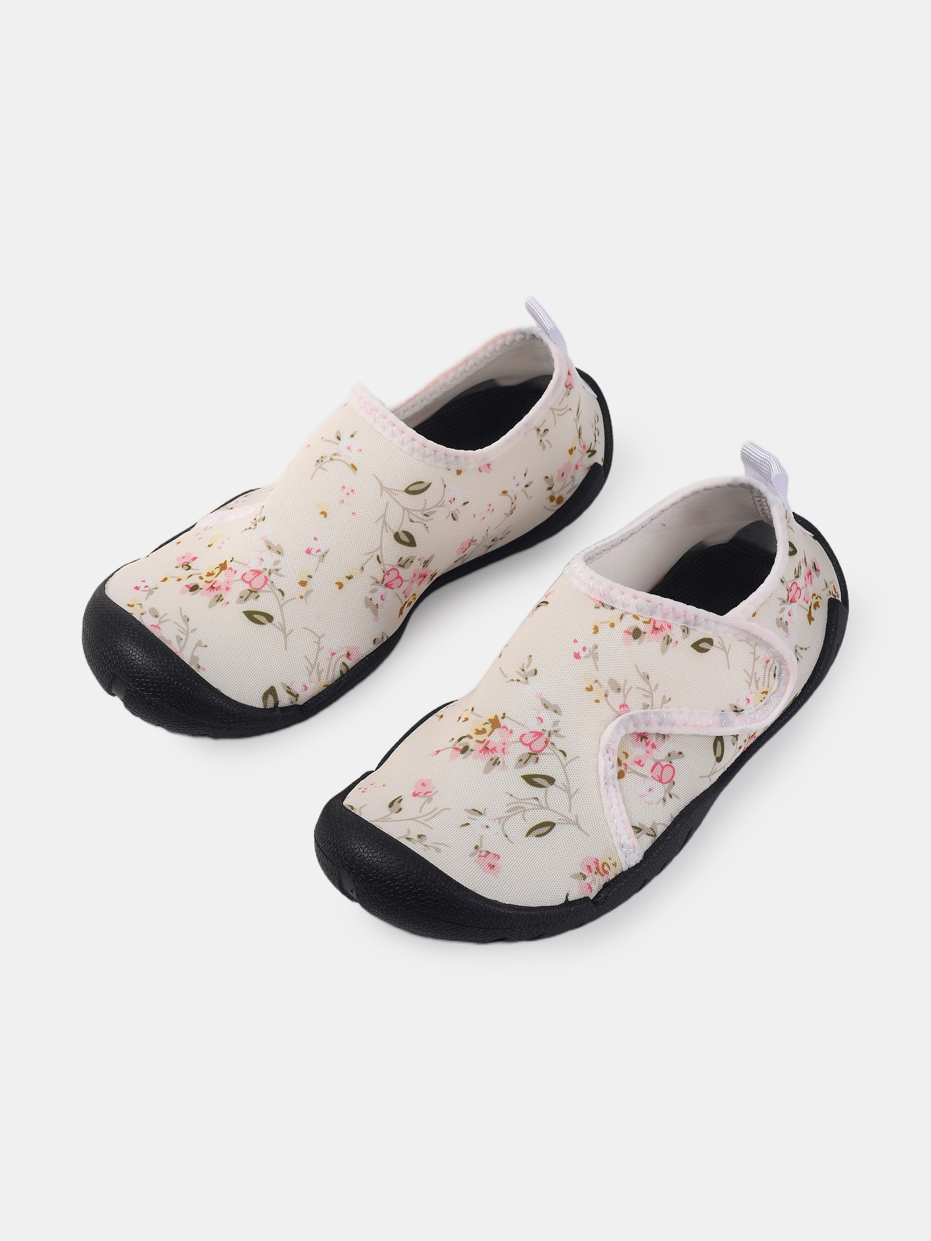 Buty plażowe z motywem kwiatowym