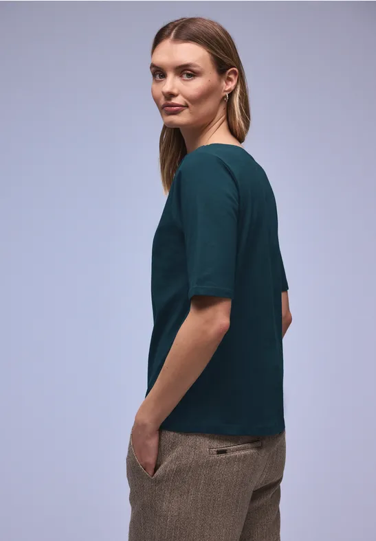 Shirt mit U-Boot-Ausschnitt