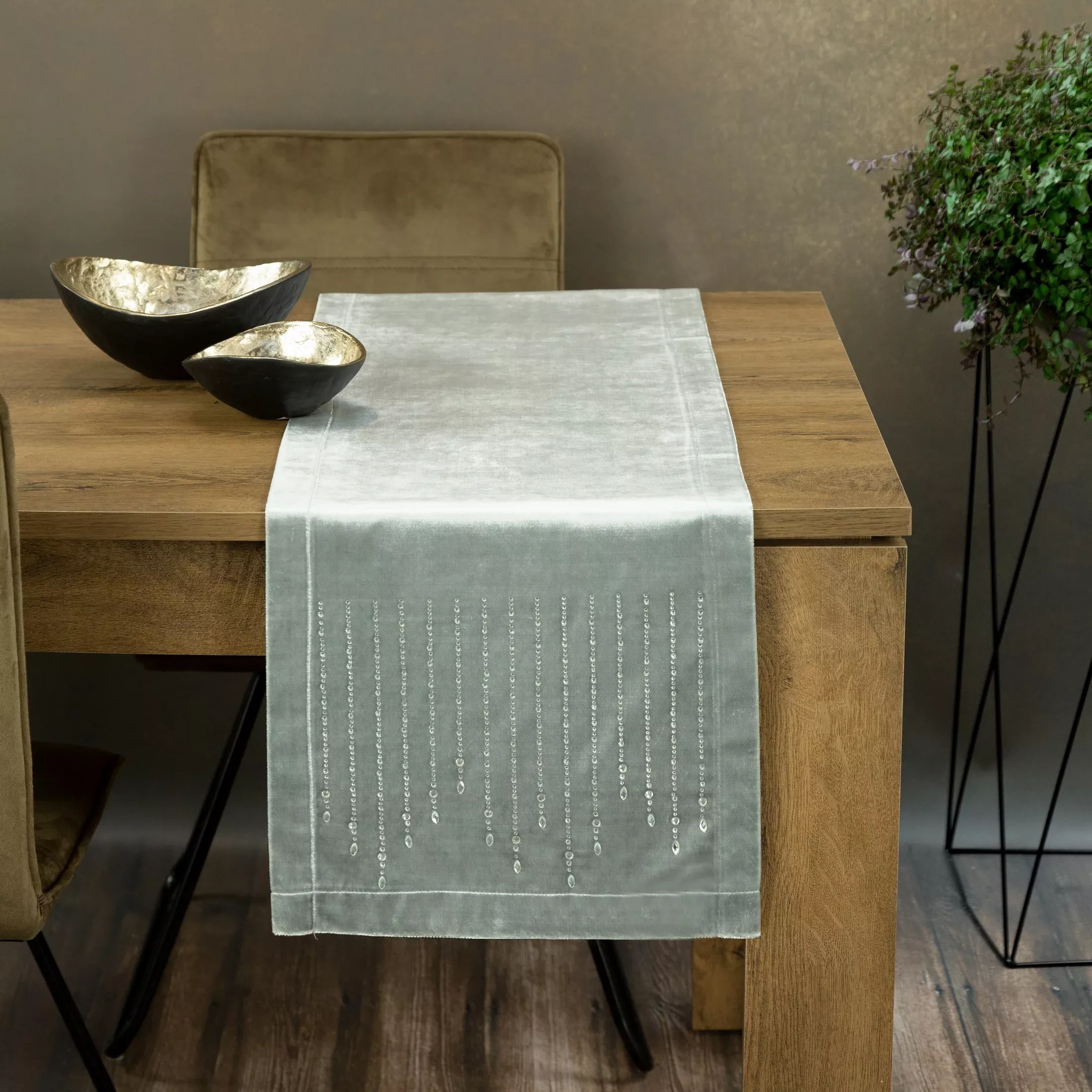 Bieżnik na stół srebrny 35x180 cm welwetowy ROYAL 3 z cyrkoniami