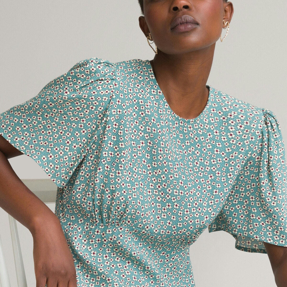 Robe courte encolure ronde manches courtes