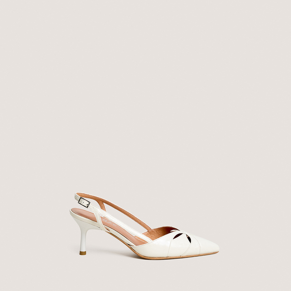 Escarpins slingbacks à bouts pointusen cuir brillant écru | DAMOUR