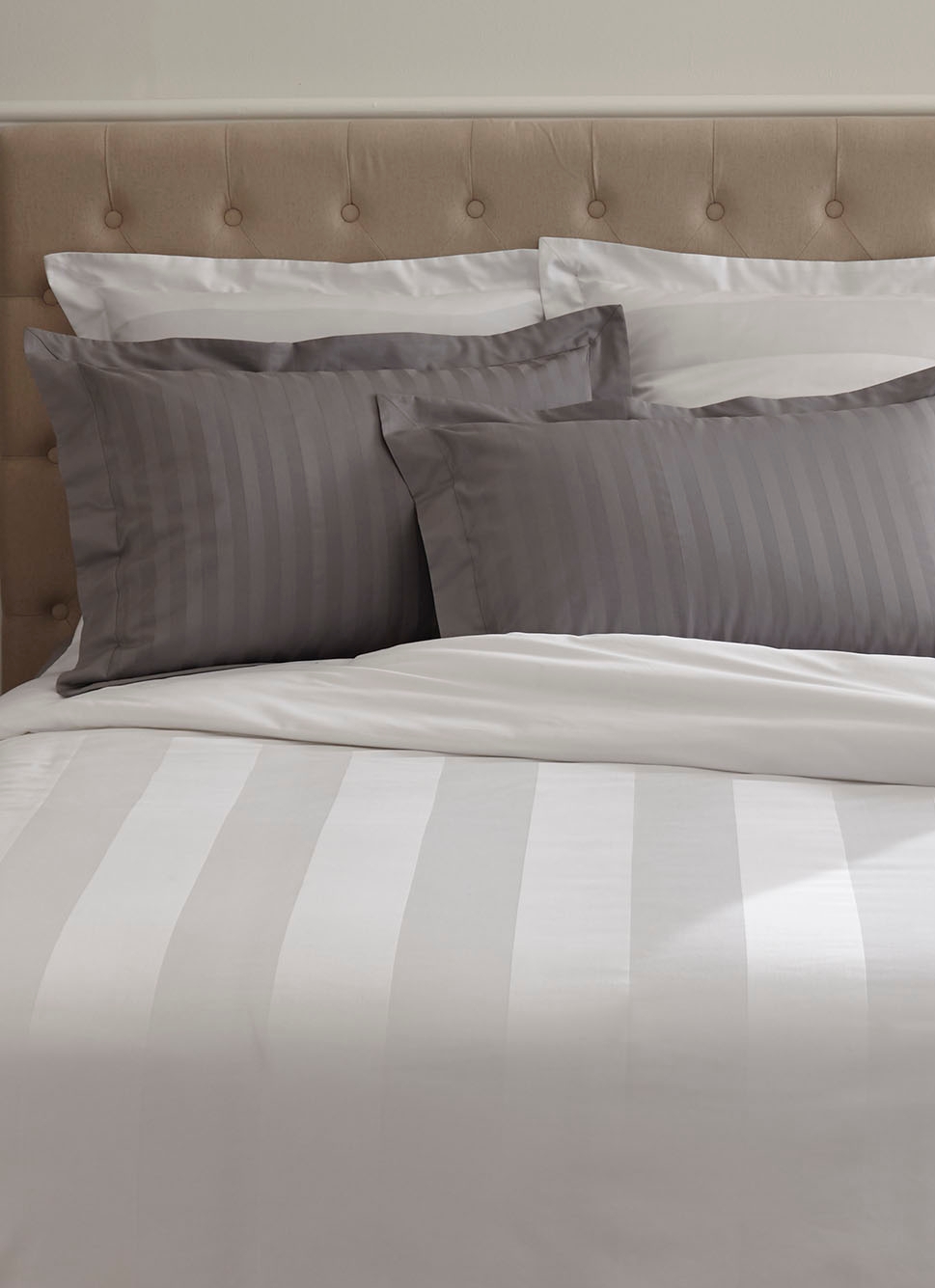 HOUSSE DE COUETTE RAYÉE EN SATIN DE COTON BLANC