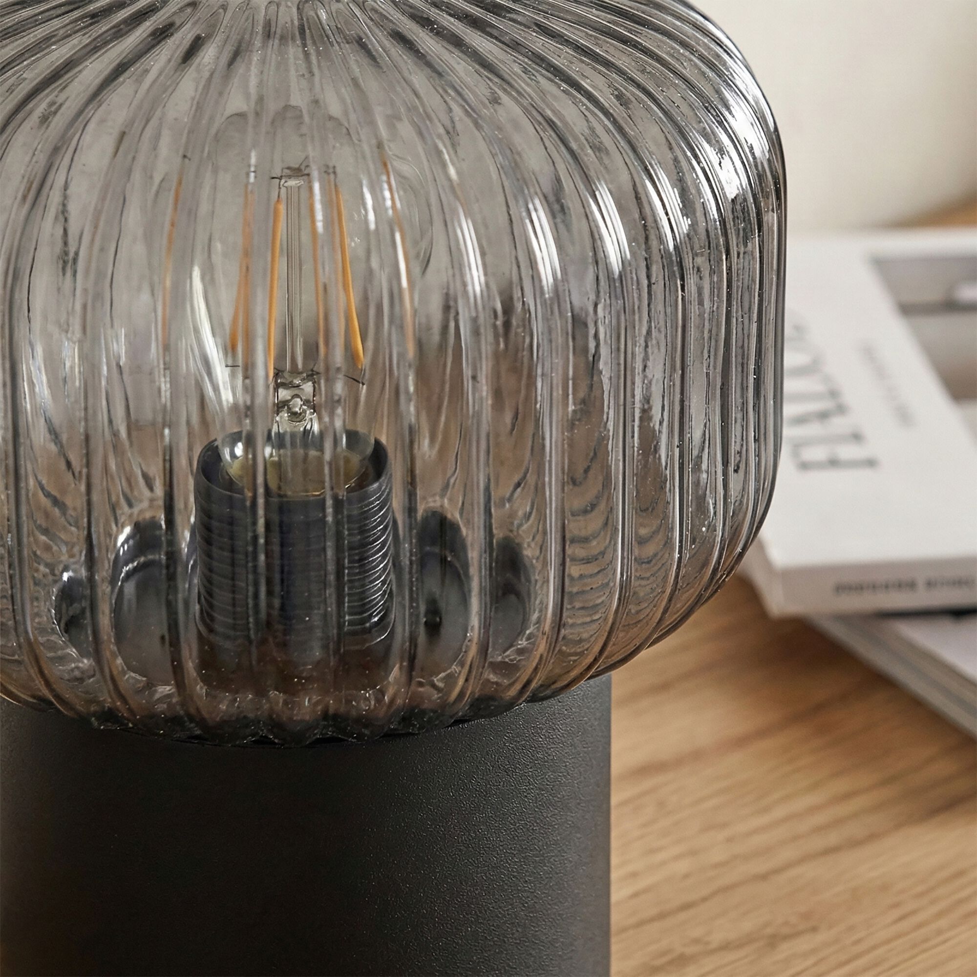 JANY - Lampe à poser en verre D16cm - noir