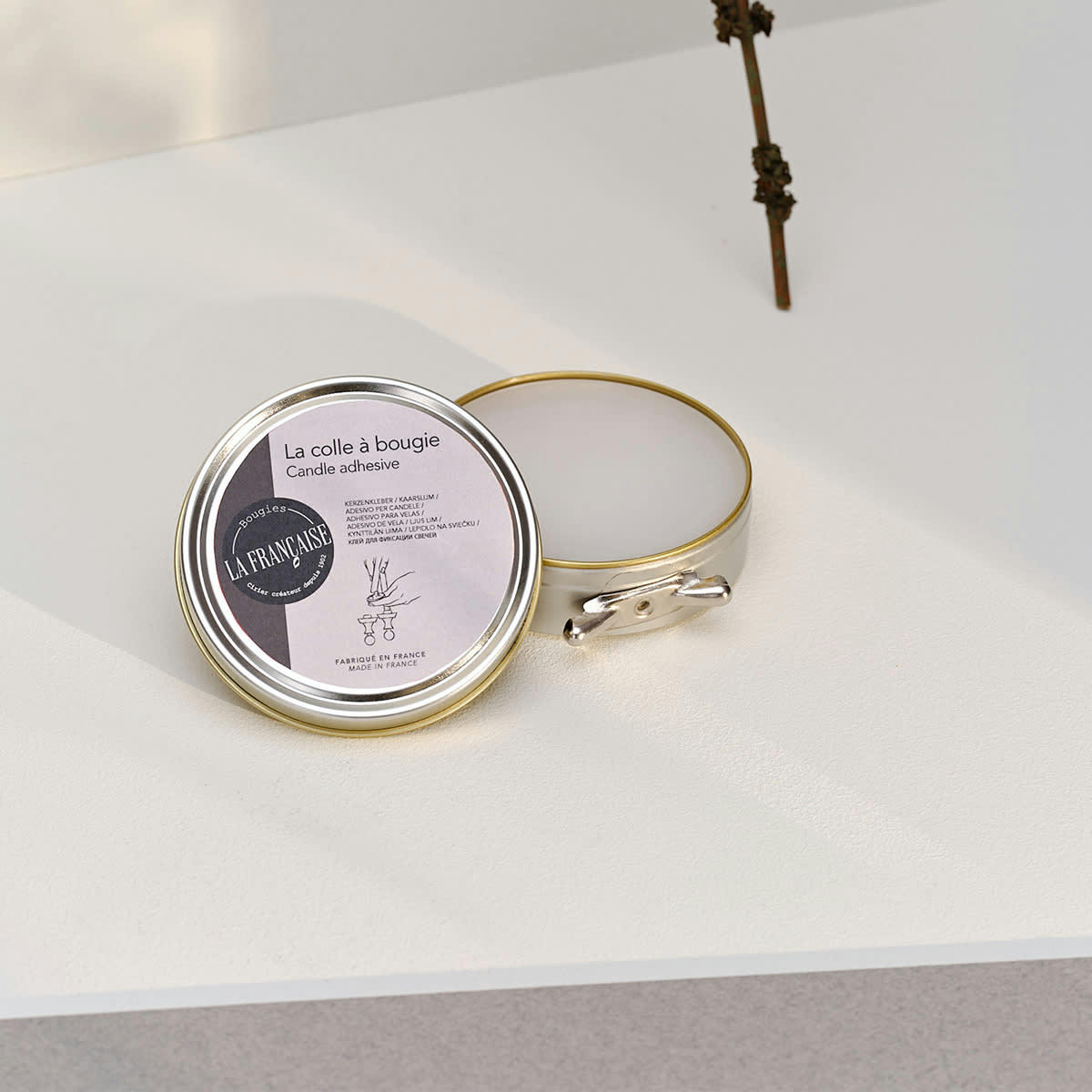 - Colle à bougie