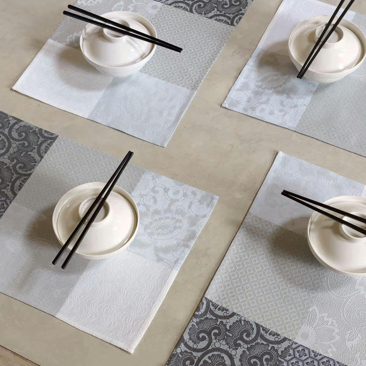 FLEURS DE KYOTO - Set de table en coton brume 52 x 38