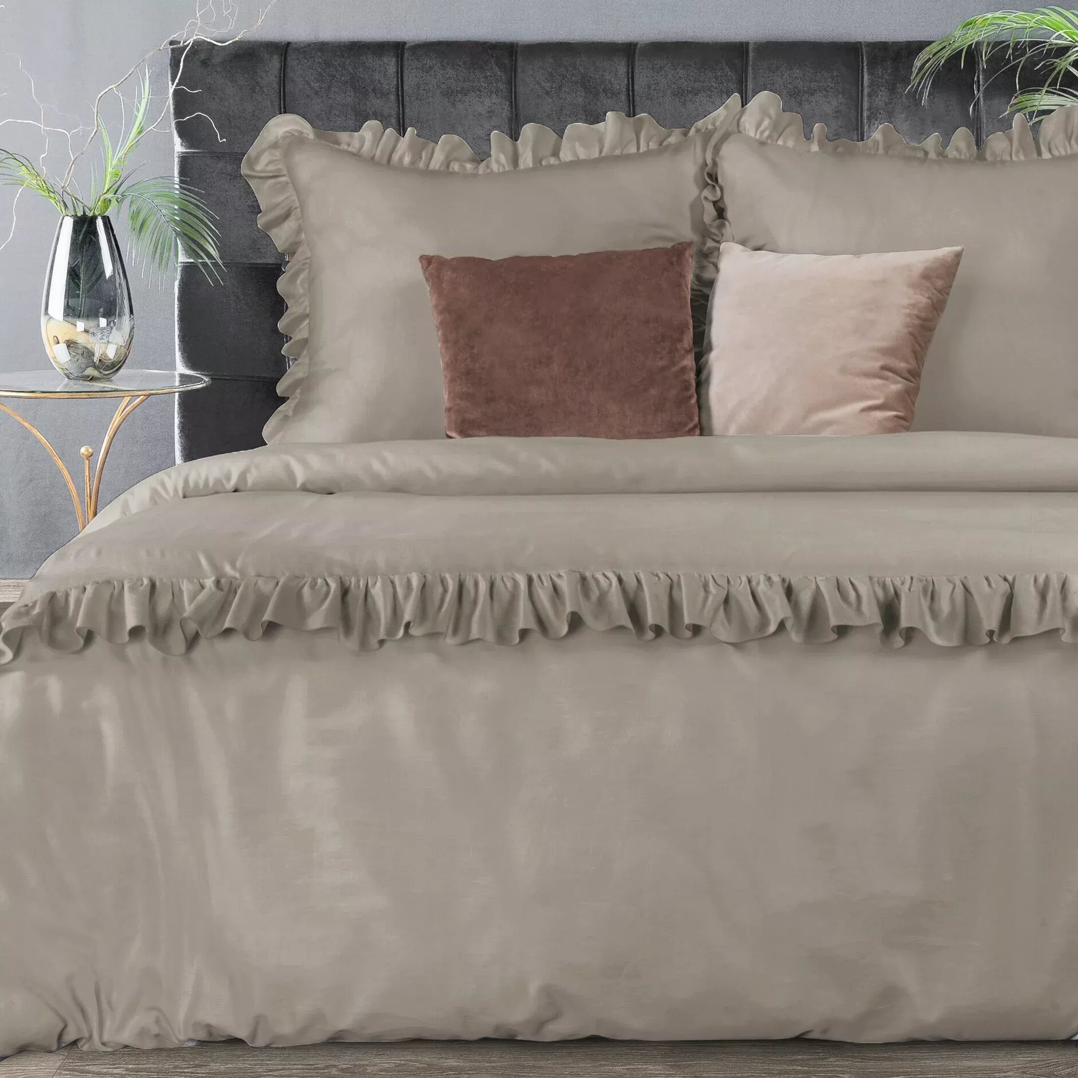 Pościel bawełniana 160x200 cm komplet 3 częściowy kolor jasnobrązowy z subtelną falbanką styl romantyczny VENUS Eurofirany Premium