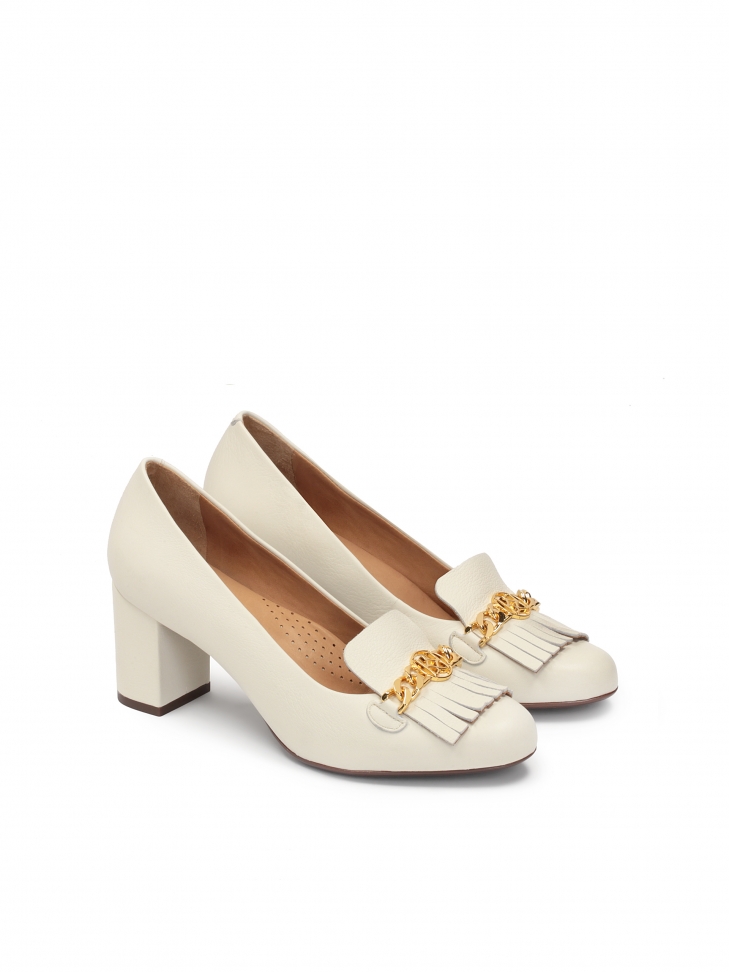 Pumps on a comfortable heel decorated with tassels