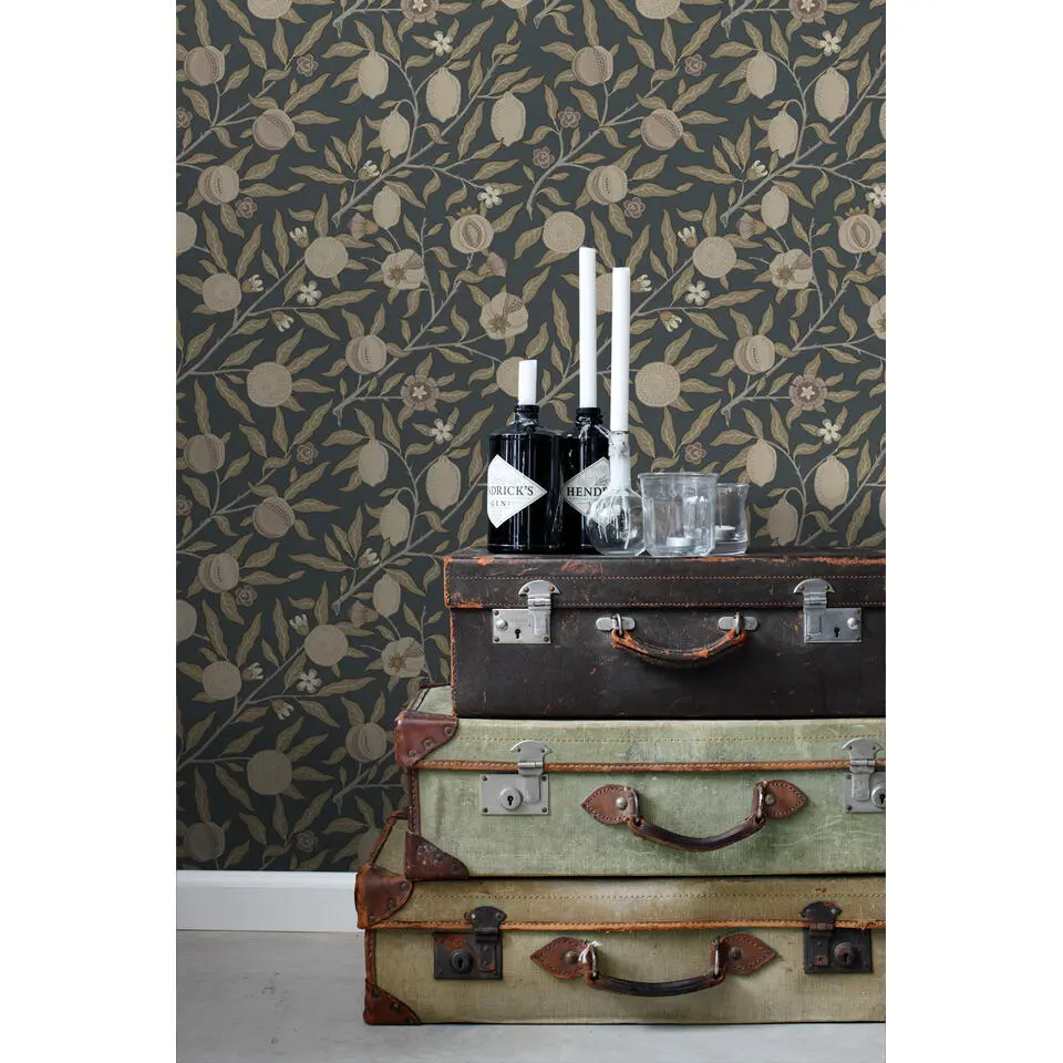 ESTAhome behang exotisch fruit en bladeren donkerblauw en taupe - 50 x 900 cm