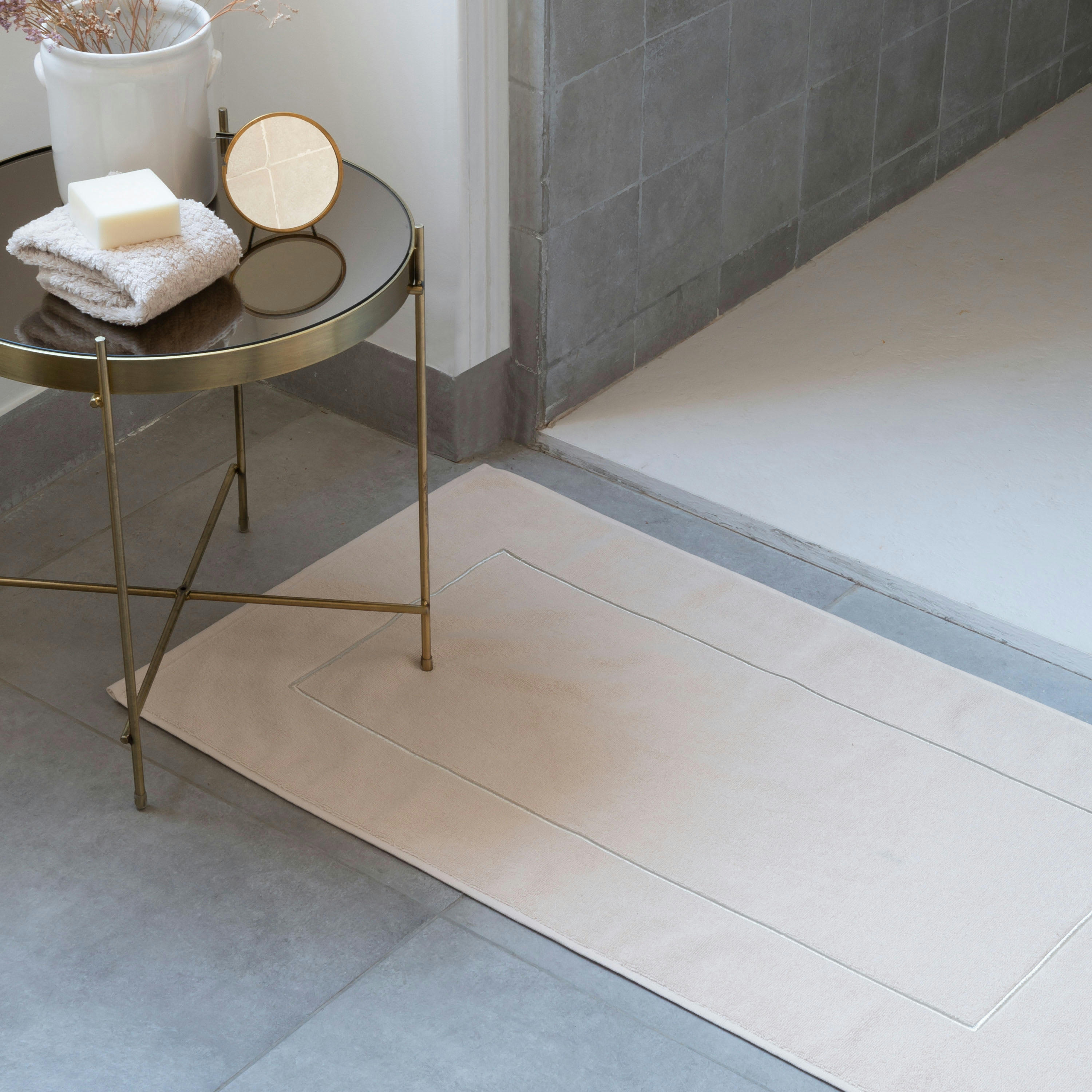 PAMPA 2 - Tapis de bain coton brodé bouclette beige 50 x 90 cm