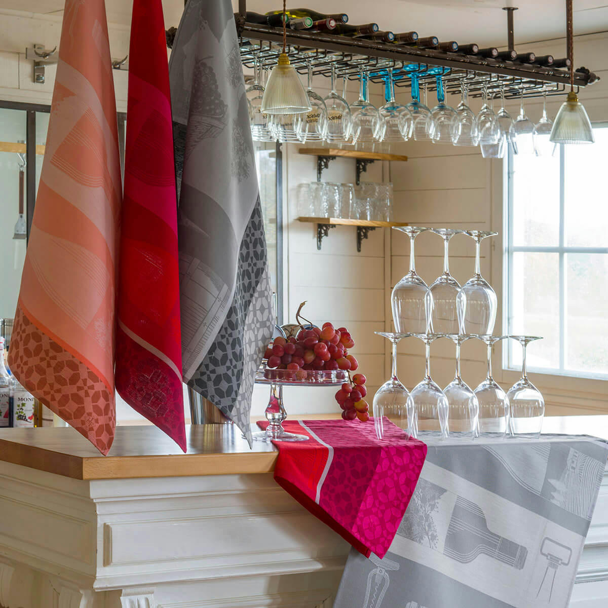 VIN EN BOUTEILLE - Torchon en coton rouge 60 x 80