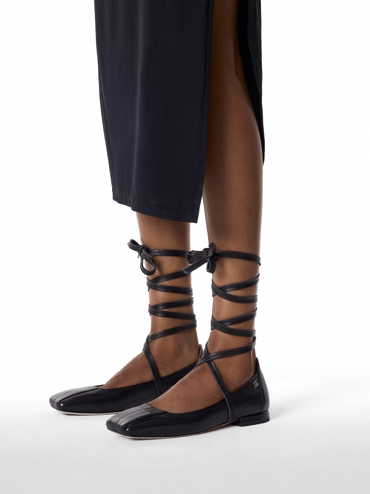 Black flat sole pumps with square nose