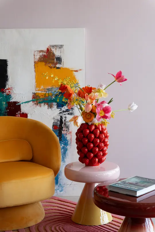 Vase Strawberries