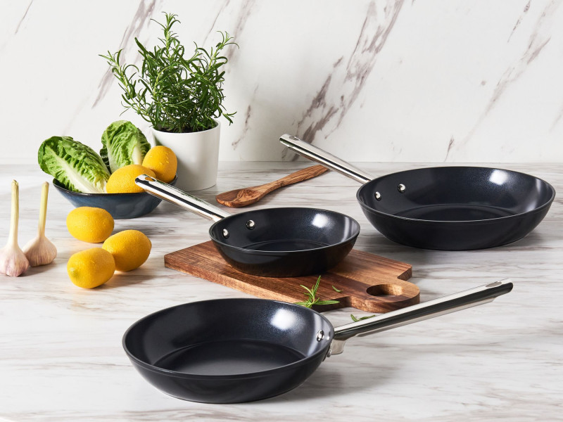 Zestaw 3 patelni z ceramiczną powłoką czarny