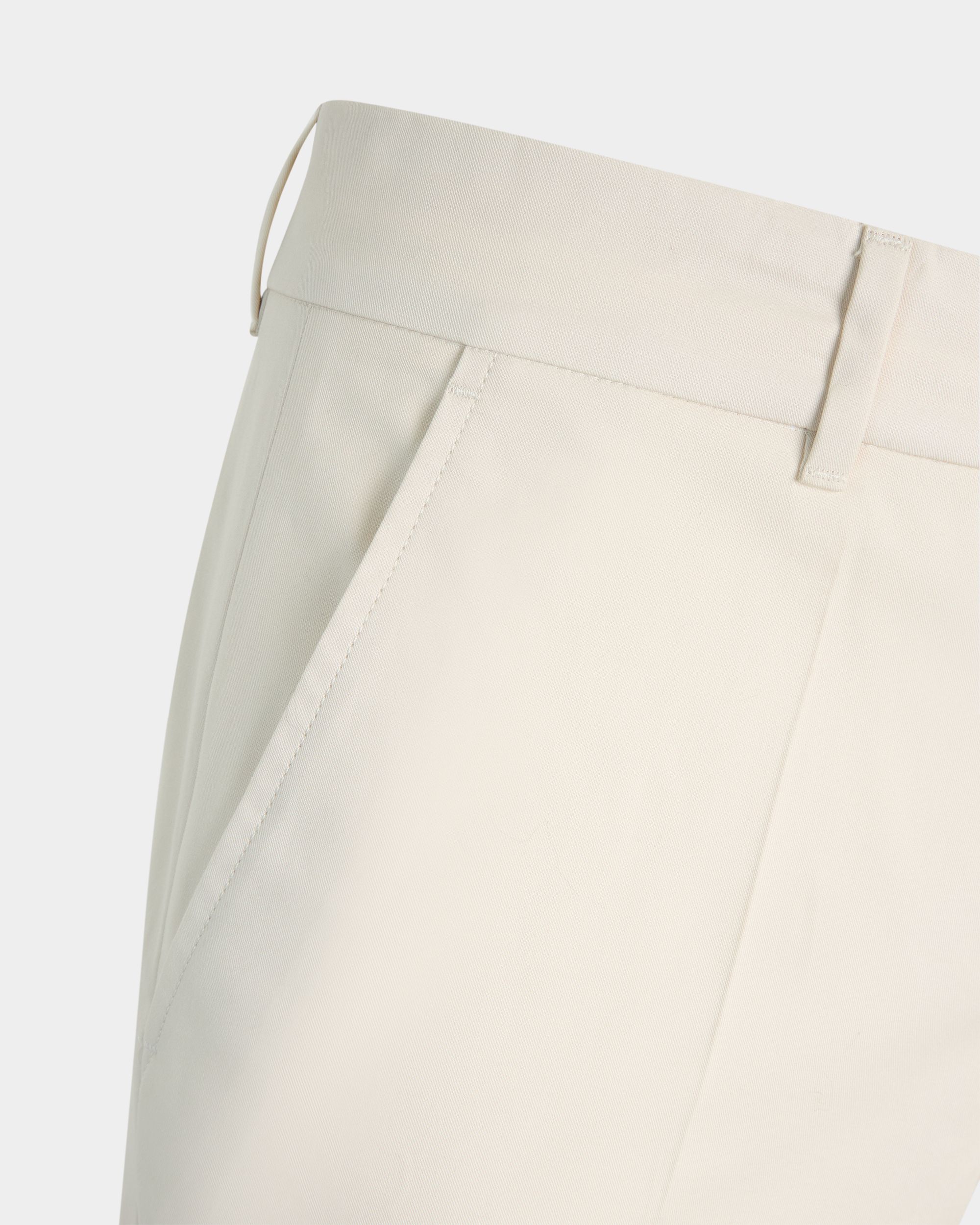 Chinohose aus Baumwolle in Elfenbein