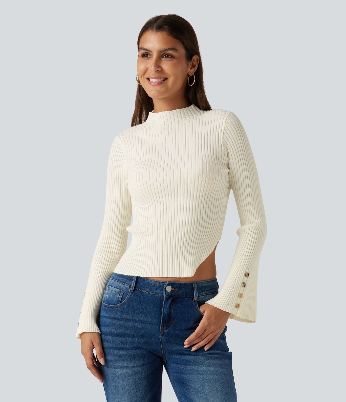 Pull de bureau ajusté en maille côtelée à col montant, manches à volants et ourlet asymétrique