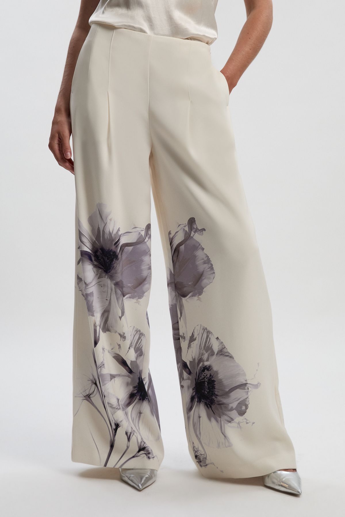 KarenMillen Floral Placement Print Tailored Crepe Pleat Detail Wide Leg Trousers