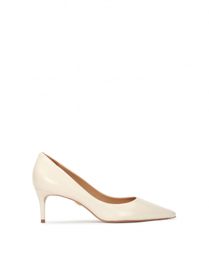 Ladies’ cream pumps