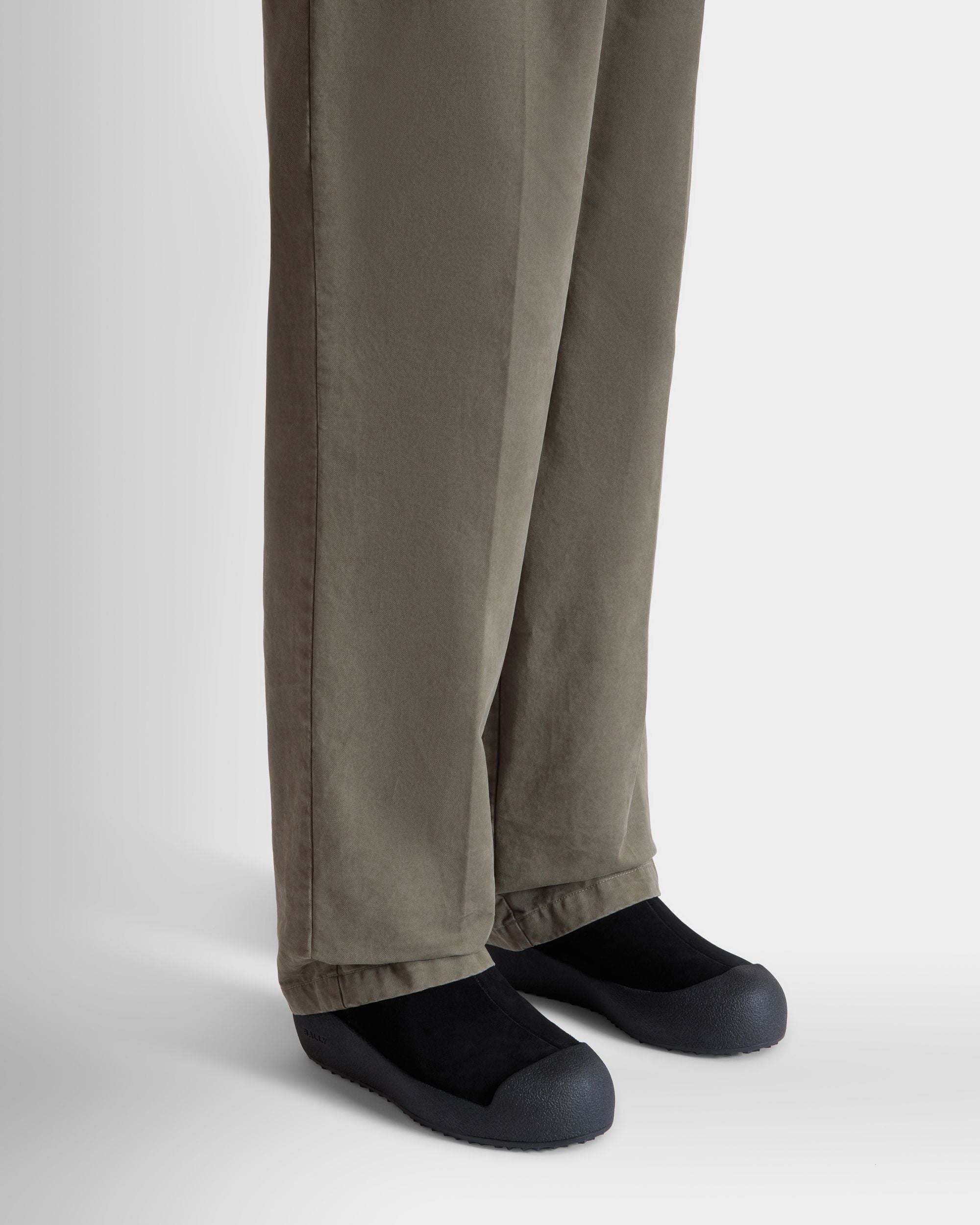 Bally Curling Stiefelette Aus Schwarzem Gummiertem Leder