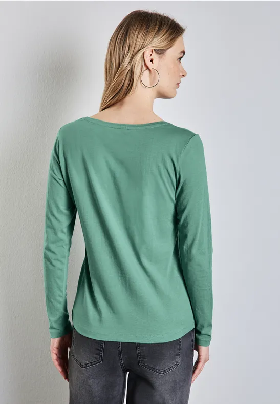 Shirt mit gerundetem V-Neck