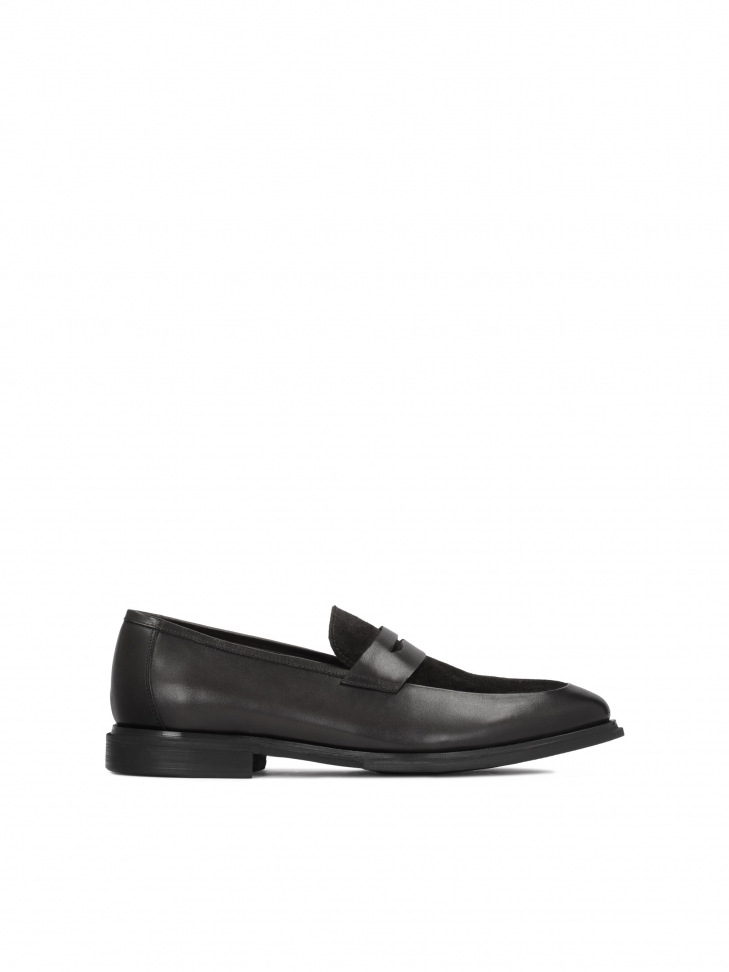 Men’s elegant black loafers made of grain leather and suede