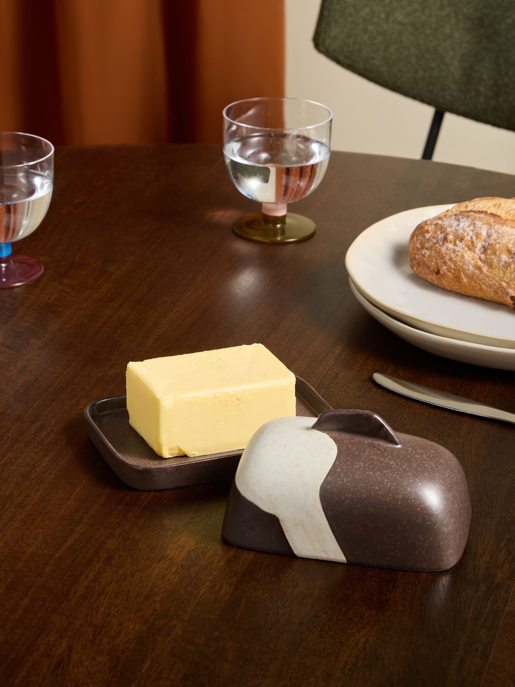 Enzo Butter Dish in Brown