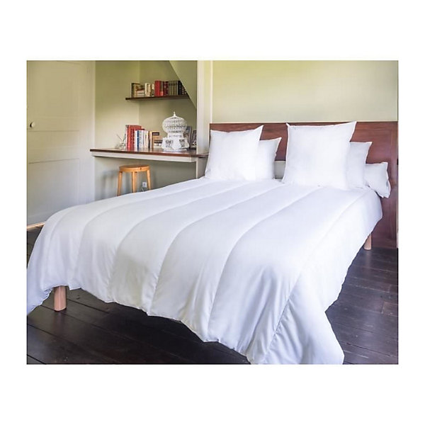 Couette Temperee Microfibre 220x240cm