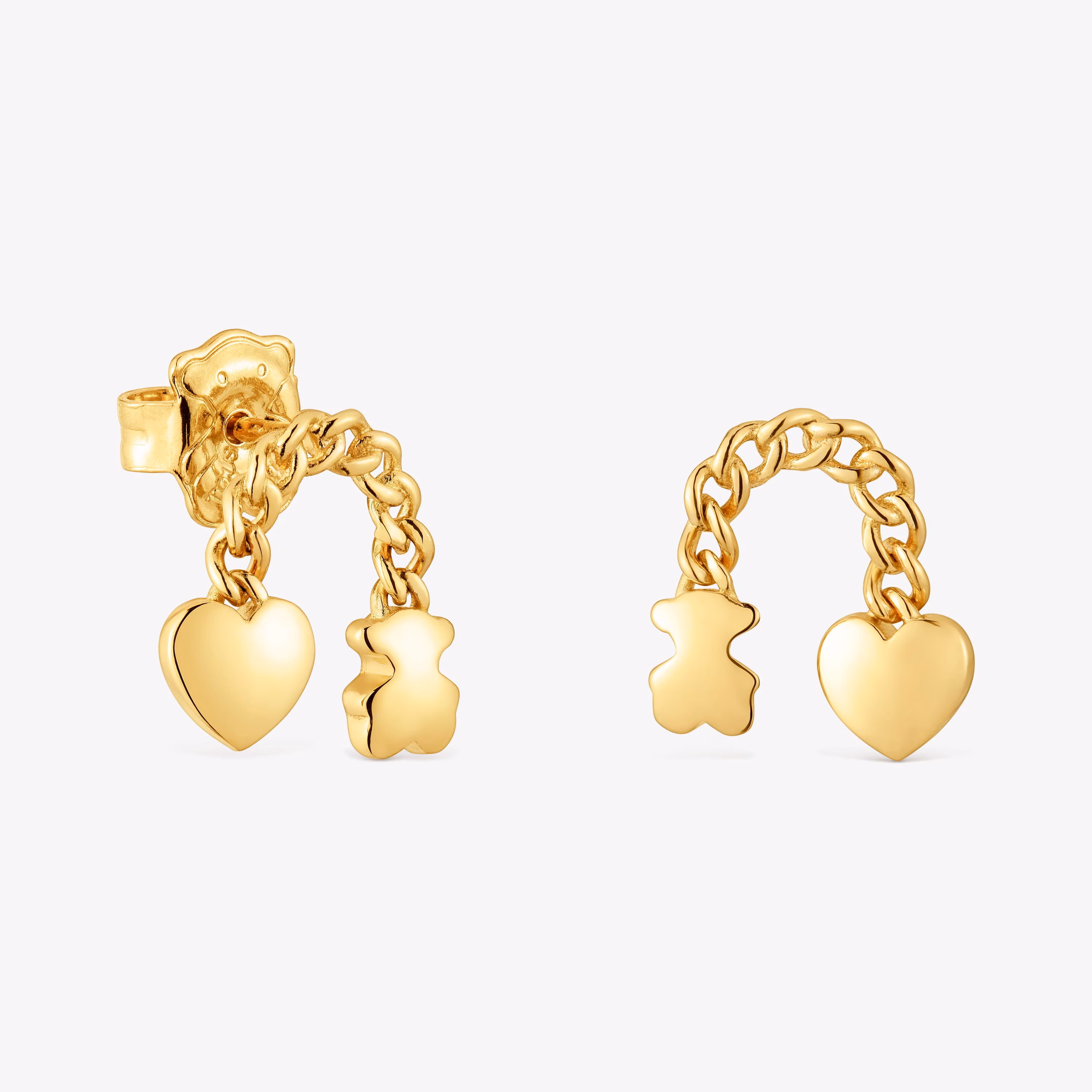 Pendientes cortos con baño de oro 18 kt sobre plata y motivos Bold Motif