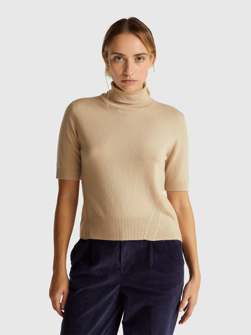 Camel short sleeve turtleneck in cashmere blend