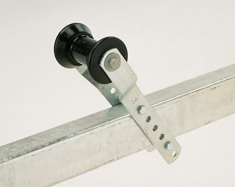 C.E. Smith Adjustable Keel Roller Bracket Assembly, 2-in