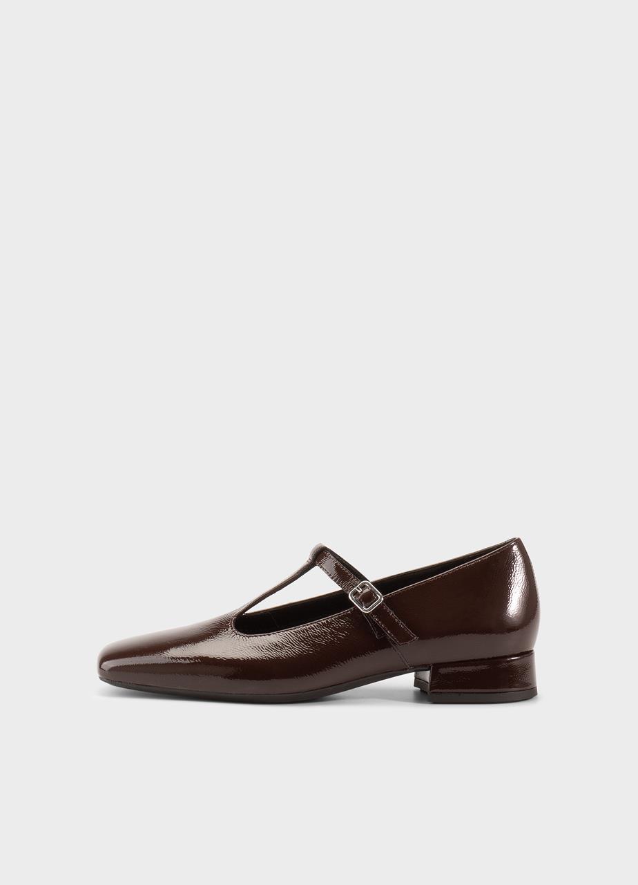 Debbi Pumps