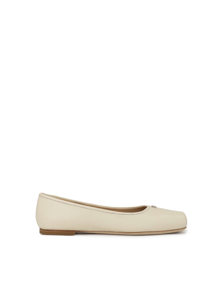 Cream ballerinas with a square line