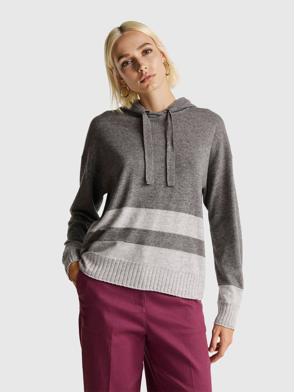 Gray sweater in cashmere blend with hood