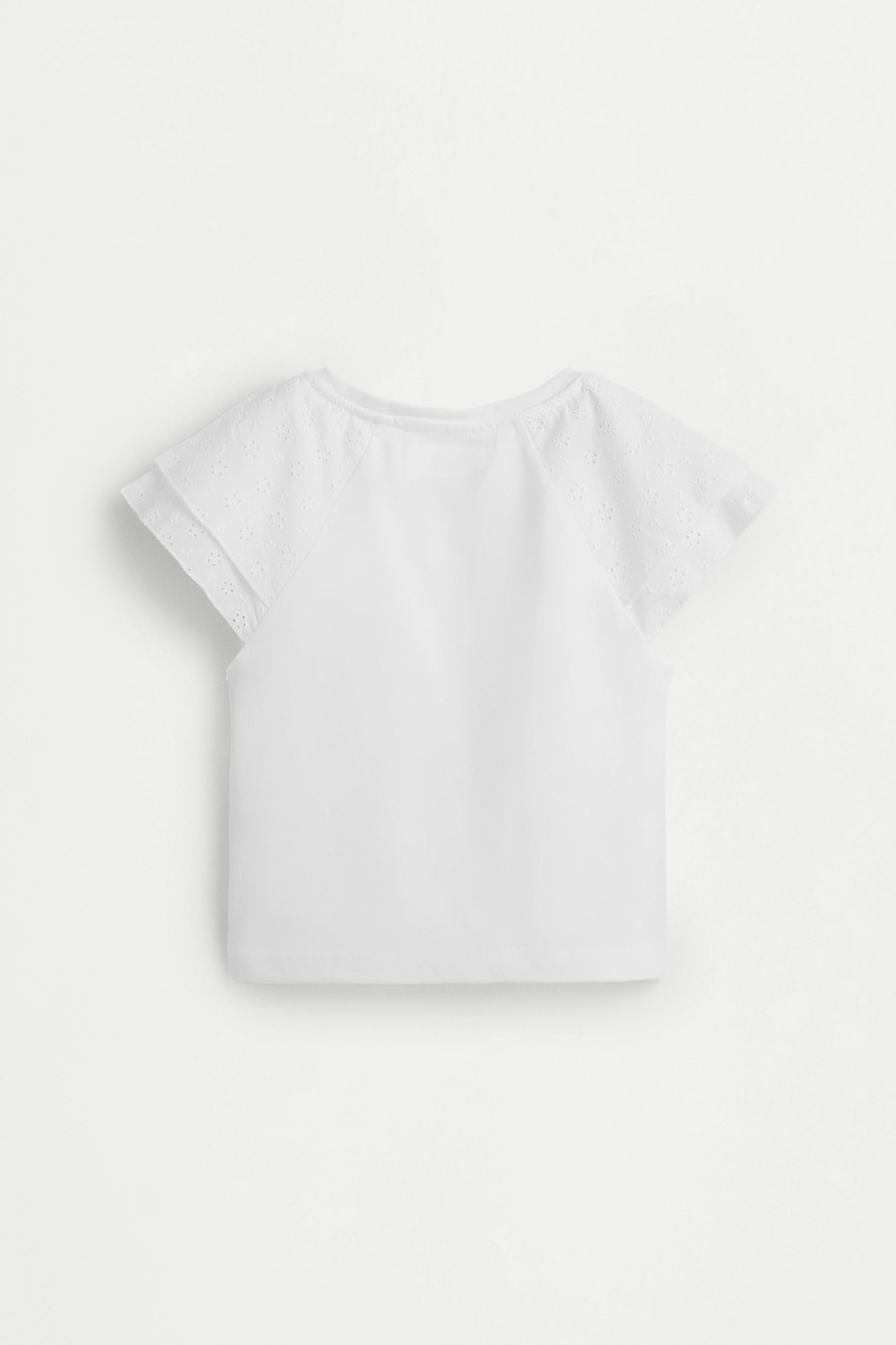 Camiseta bordado suizo