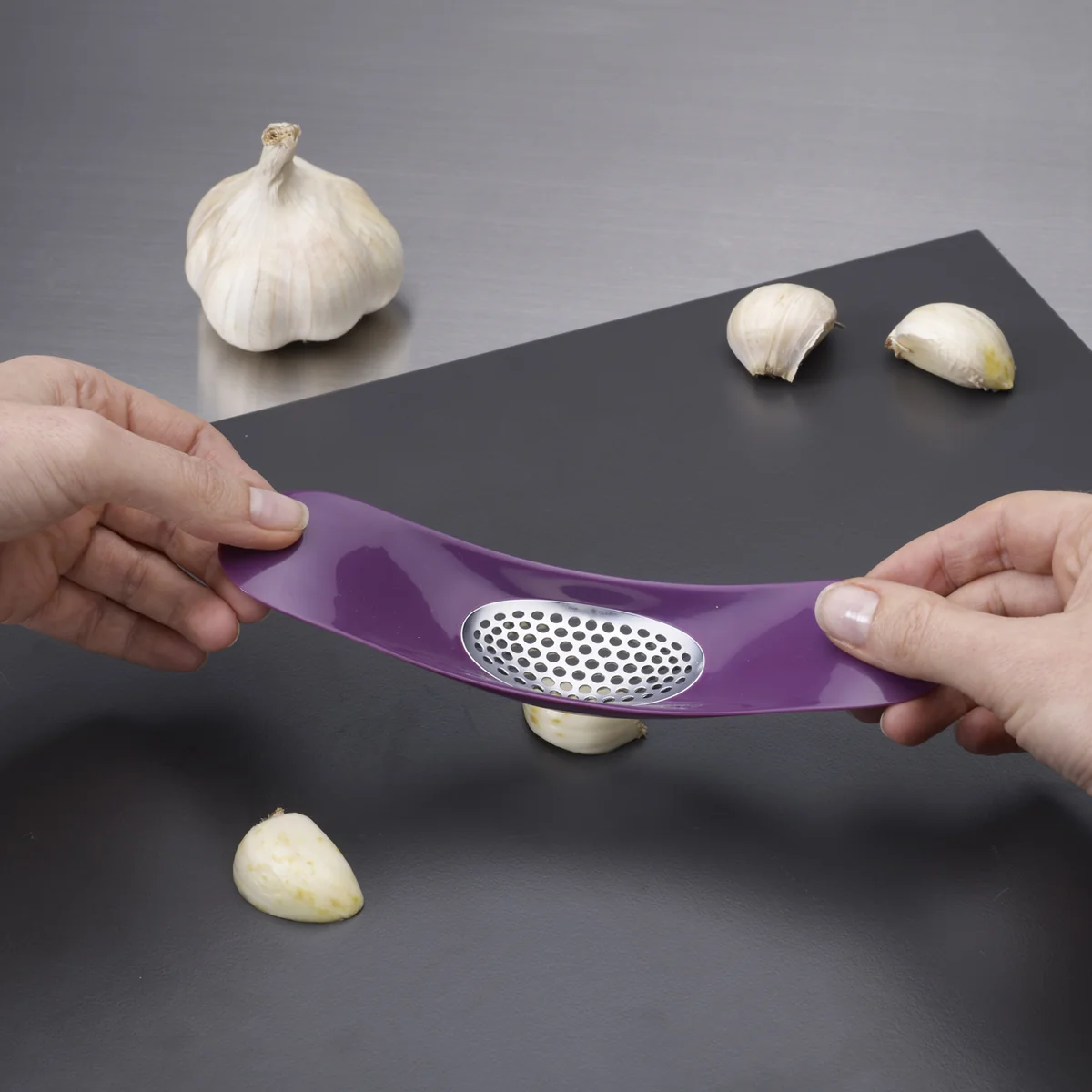 Joseph Joseph - Garlic Rocker Knoblauchpresse, grün