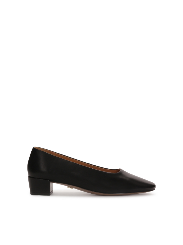 Minimalist black pumps