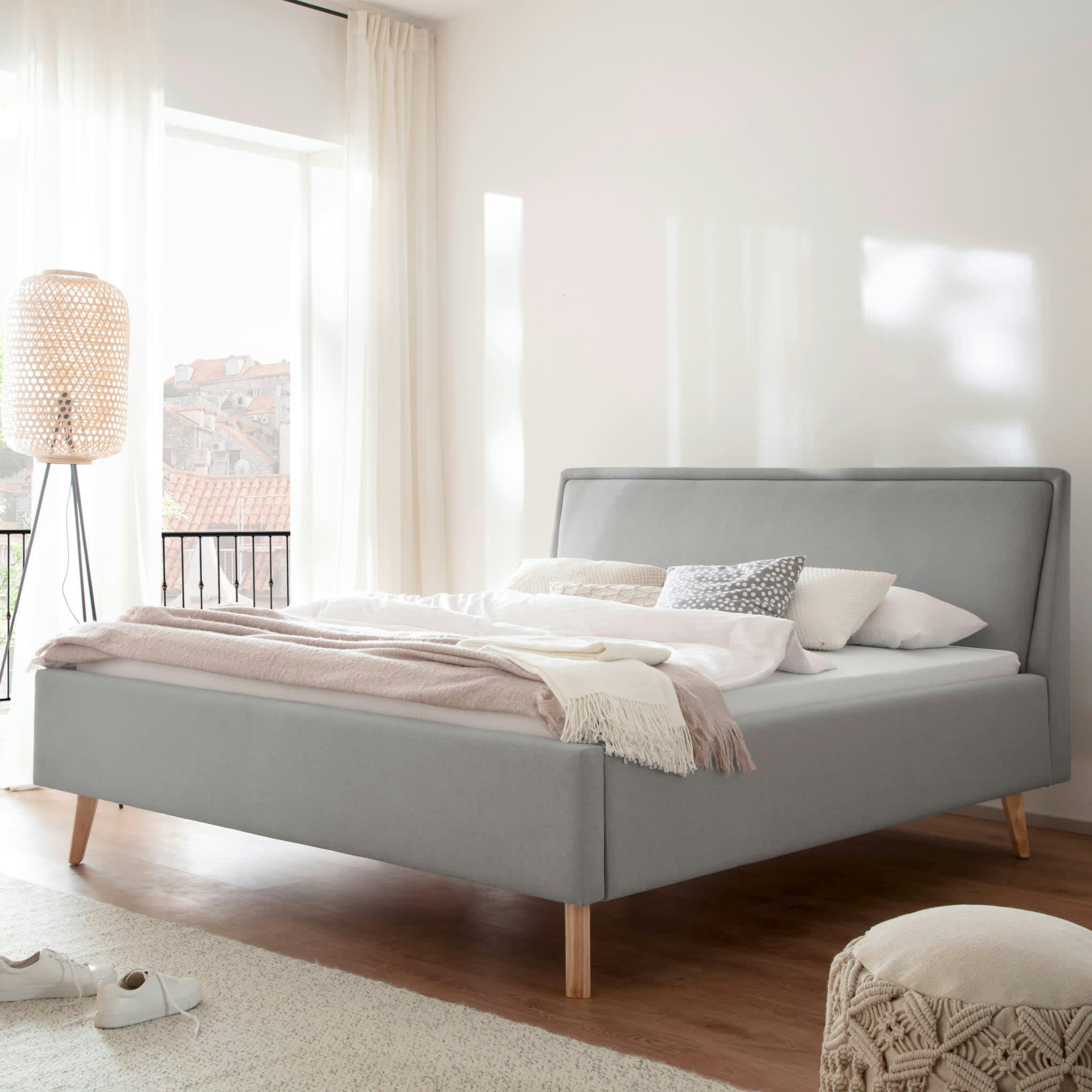 - Lit rembourré en tissu avec tête de lit lisse gris clair 160x200