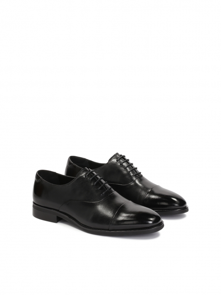 Black oxfords with overlapping nose